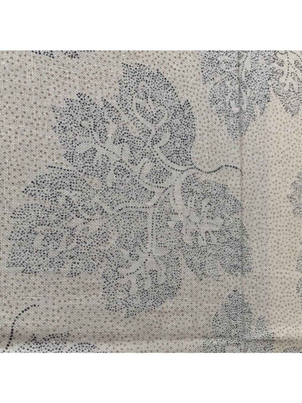Fat Quarter 18x22 Ivory & Gray Vine Leaf Patterned Quilting Cotton Fabric